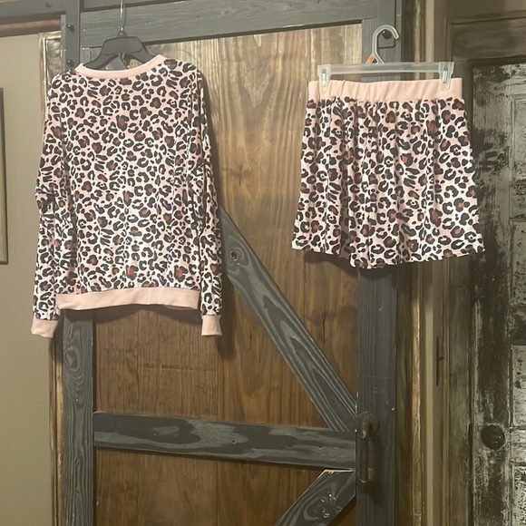 2 piece pajama set. - Picture 2 of 4